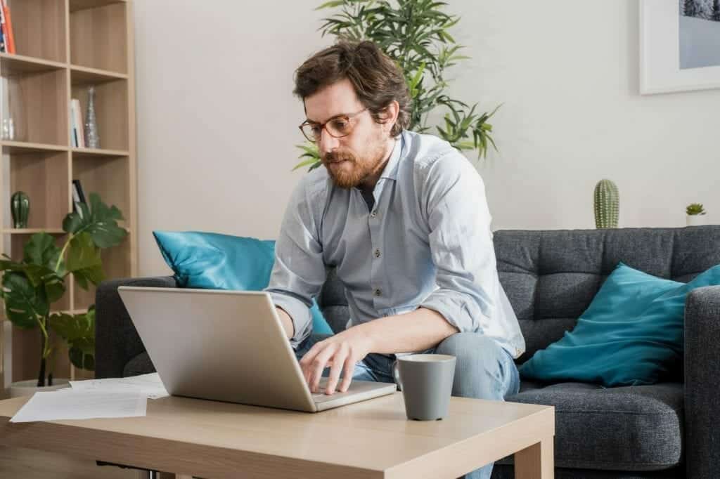 Socially responsible investing advantages and disadvantages