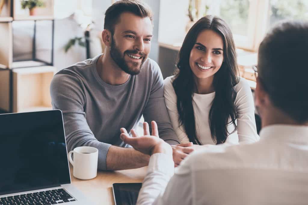 What does a financial advisor do