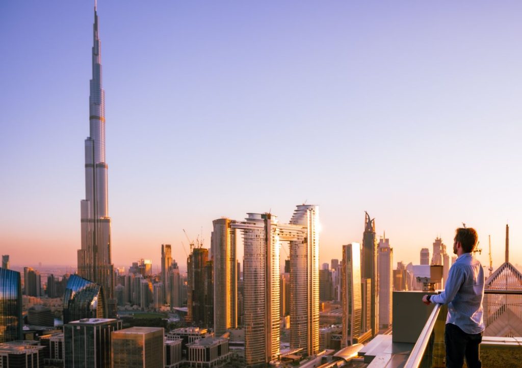 Australian man working in Dubai about to return home to Australia and thinking about the financial implications